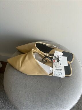 Zara Pointed Slip-On Mules in Soft Yellow